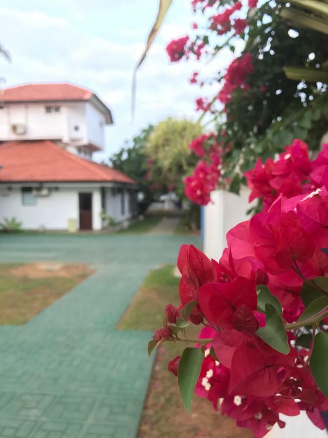 White Rose Beach Resort Marawila Kültér fotó